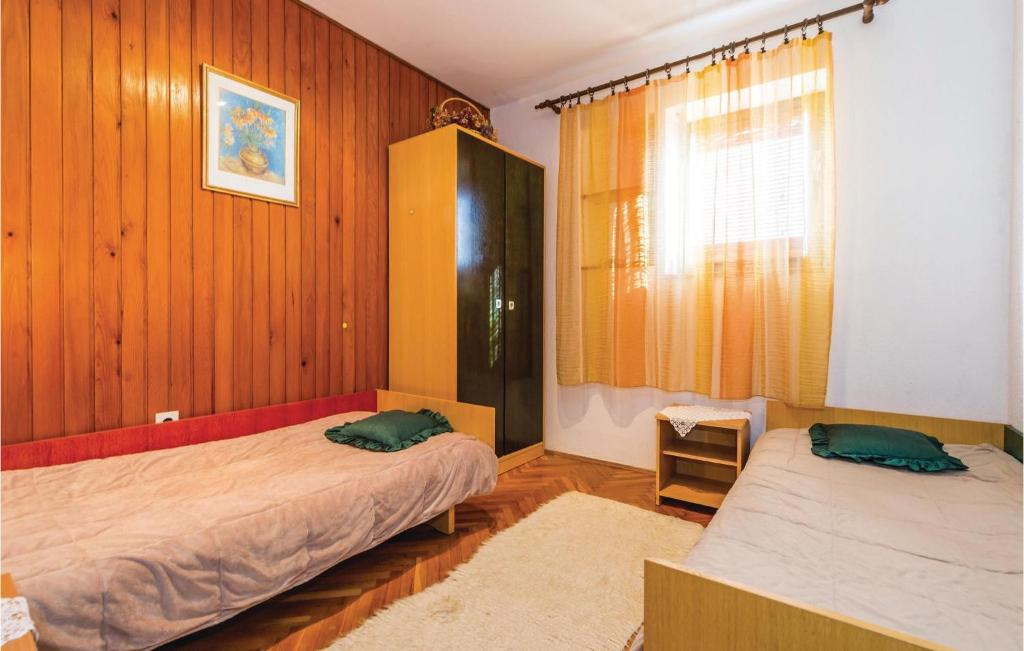 Postel nebo postele na pokoji v ubytování 3 Bedroom Stunning Apartment In Senj
