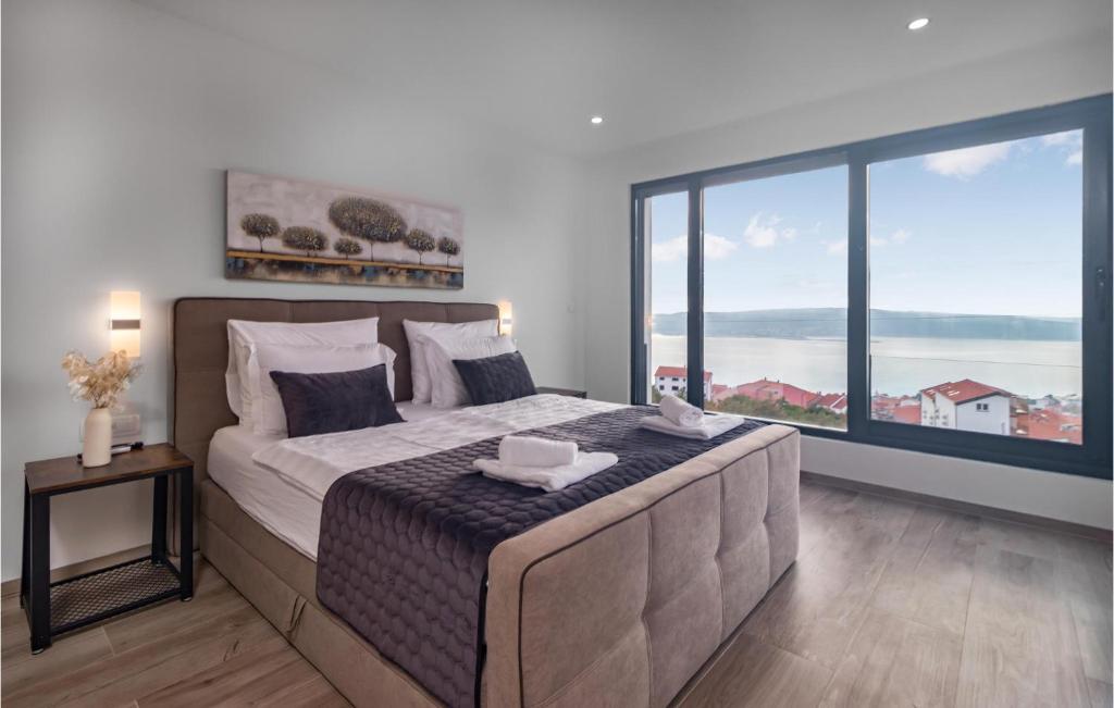 Posteľ alebo postele v izbe v ubytovaní Cozy Home In Crikvenica With Sauna