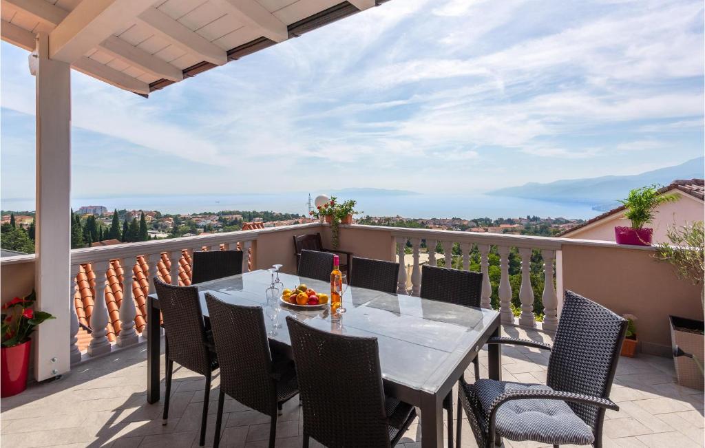 Μπαλκόνι ή βεράντα στο 4 Bedroom Awesome Apartment In Kastav