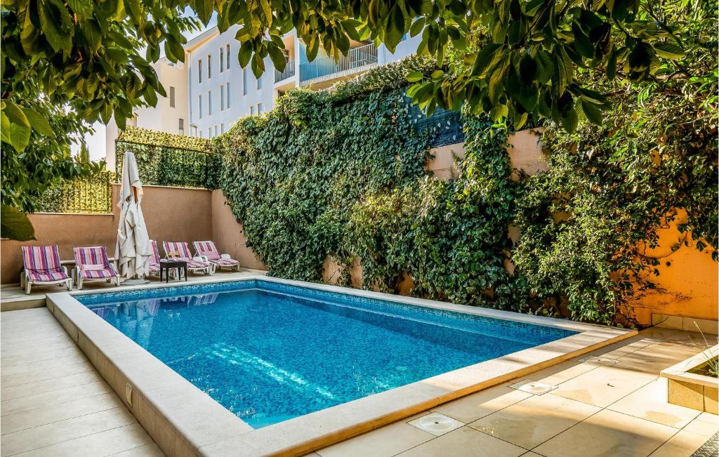 Three-Bedroom Apartment Mokosica With Sea View 08