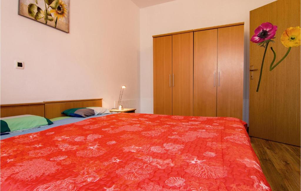 Posteľ alebo postele v izbe v ubytovaní Stunning Apartment In Valbandon