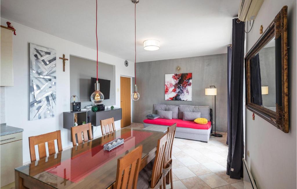 Posedenie v ubytovaní Holiday Home Kastel Gomilica With Sea View I