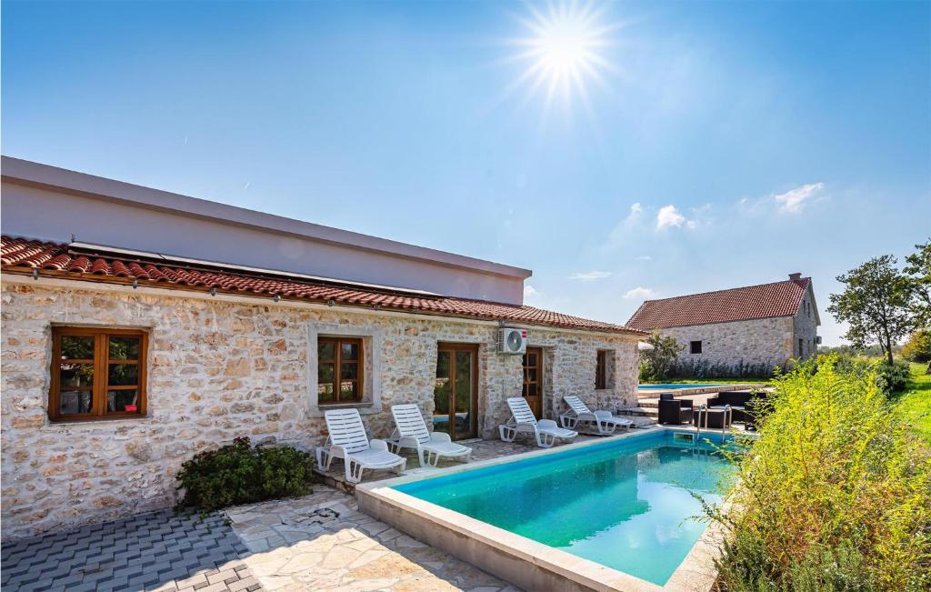 Fotografie z fotogalerie ubytování Pet Friendly Home In Lisane Tinjske v destinaci Lišane Tinjske