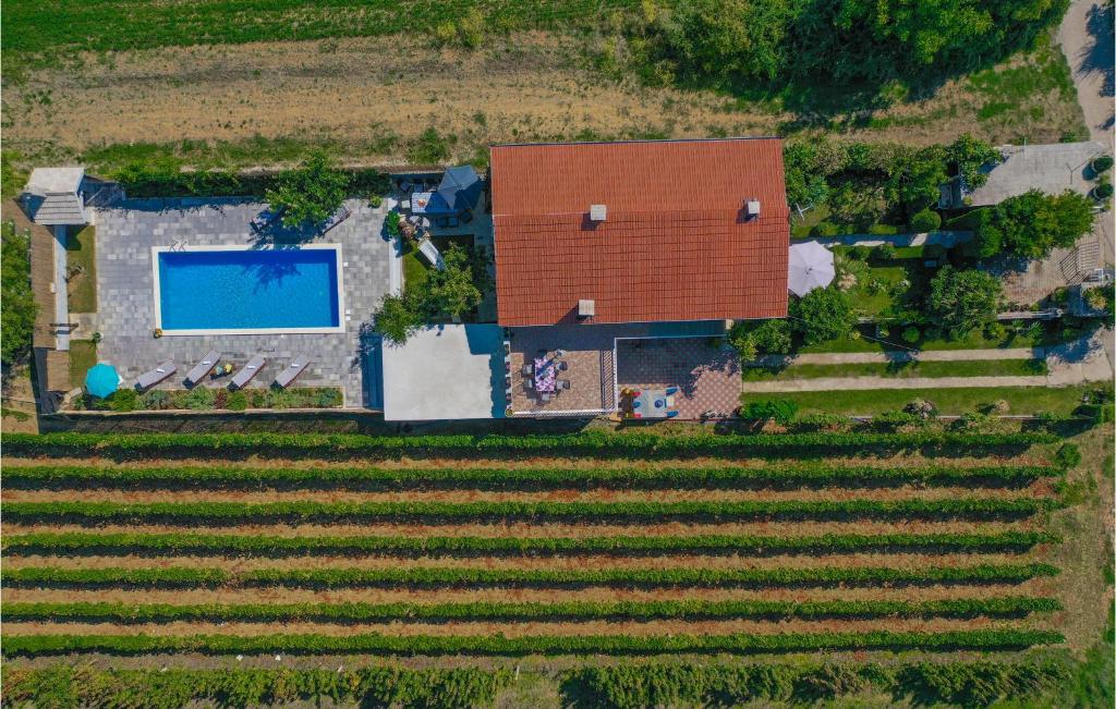 Bazén v ubytovaní Awesome Home In Glavina Donja With Wifi alebo v jeho blízkosti