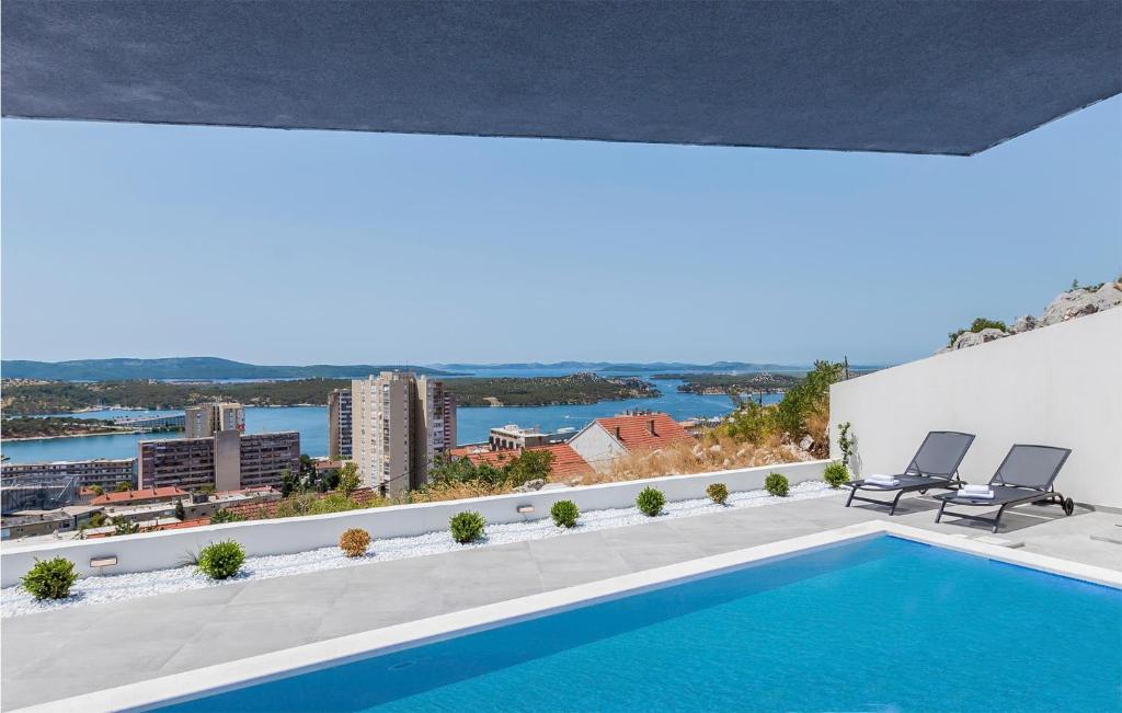 Bazén v ubytovaní 2 Bedroom Stunning Home In Sibenik alebo v jeho blízkosti