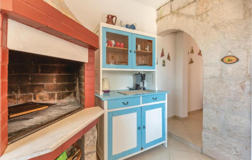 Kuchyňa alebo kuchynka v ubytovaní One-Bedroom Holiday Home In Podgora