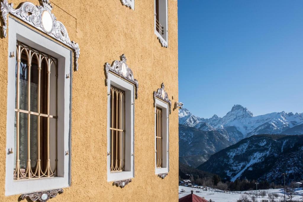 Nespecifikovaný výhled na hory nebo výhled na hory při pohledu z hotelu