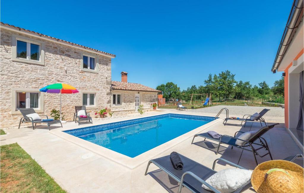 Πισίνα στο ή κοντά στο Gorgeous Home In Visnjan With Wifi