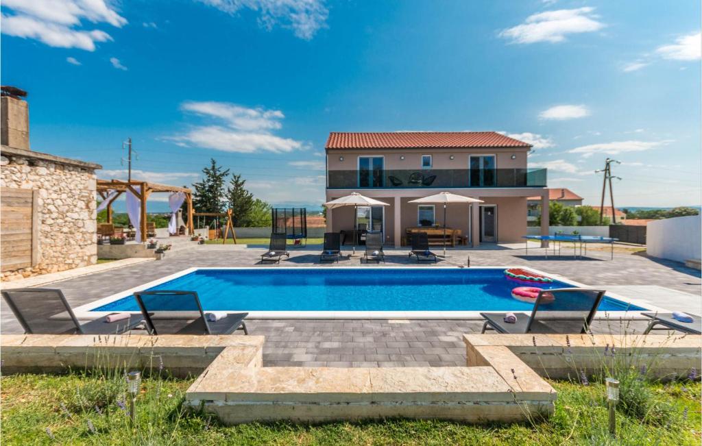 4 Bedroom Lovely Home In Donje Rastane