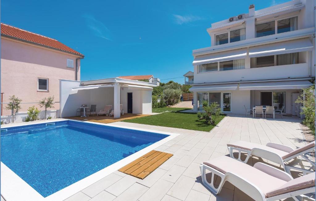 Two-Bedroom Apartment In Murter