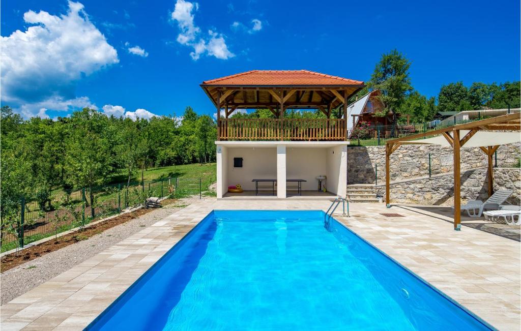 Bazén v ubytování 1 Bedroom Lovely Apartment In Rakovica nebo v jeho okolí