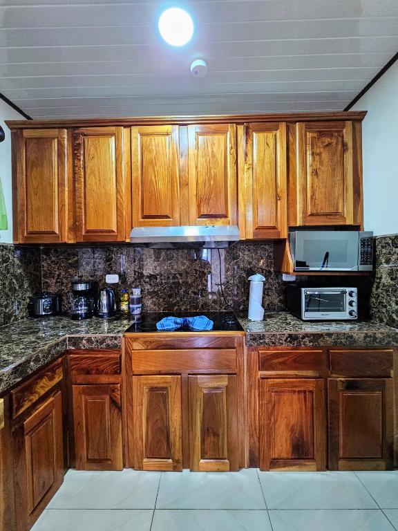 Kuchyň nebo kuchyňský kout v ubytování Calathea Lodge Monteverde