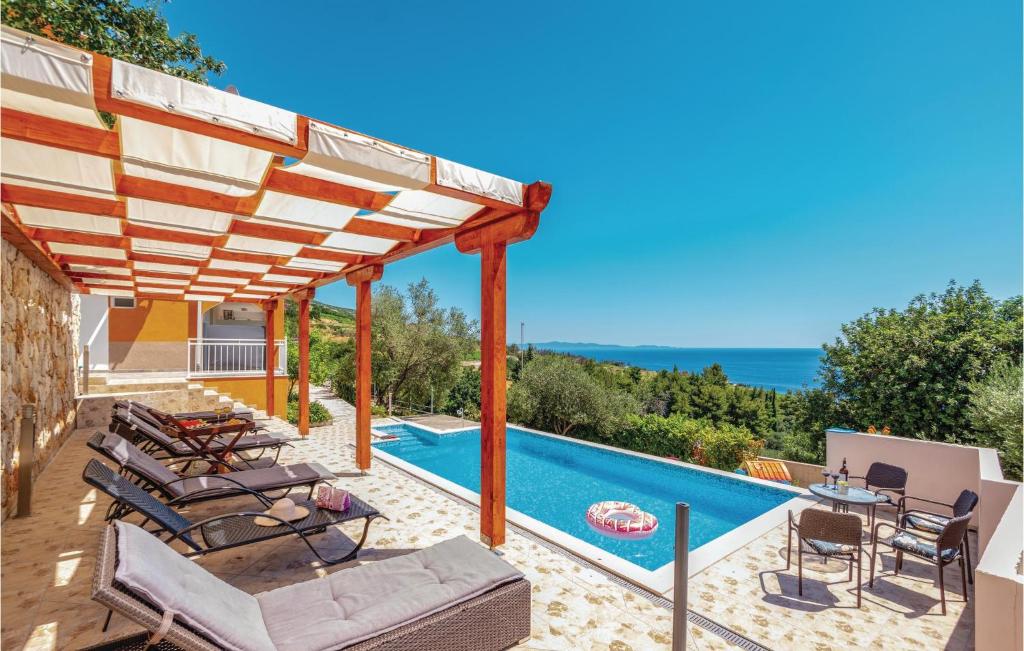 Nice Apartment In Orebic With Jacuzzi