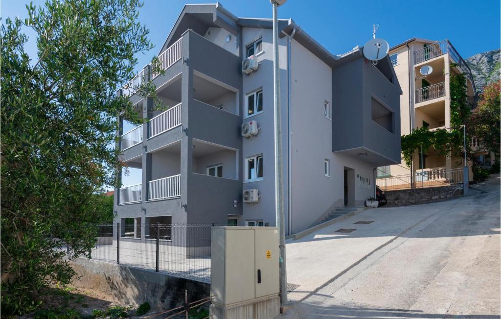 Budova, v ktorej sa apartmán nachádza