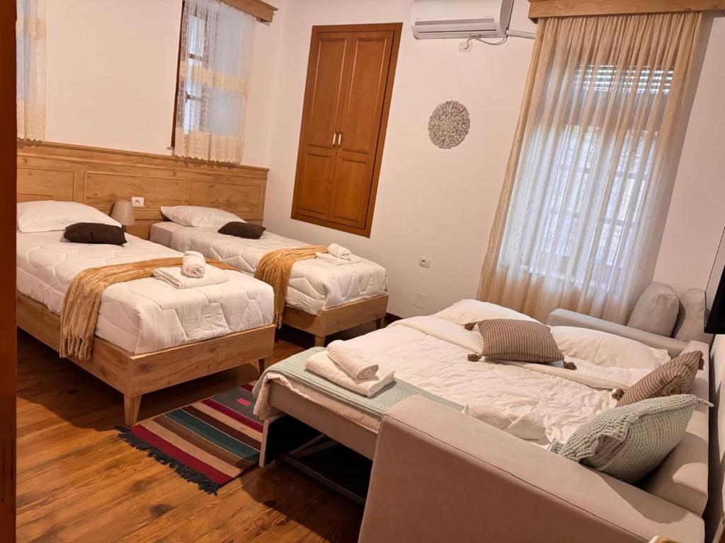 Postel nebo postele na pokoji v ubytování Mezini Guest House