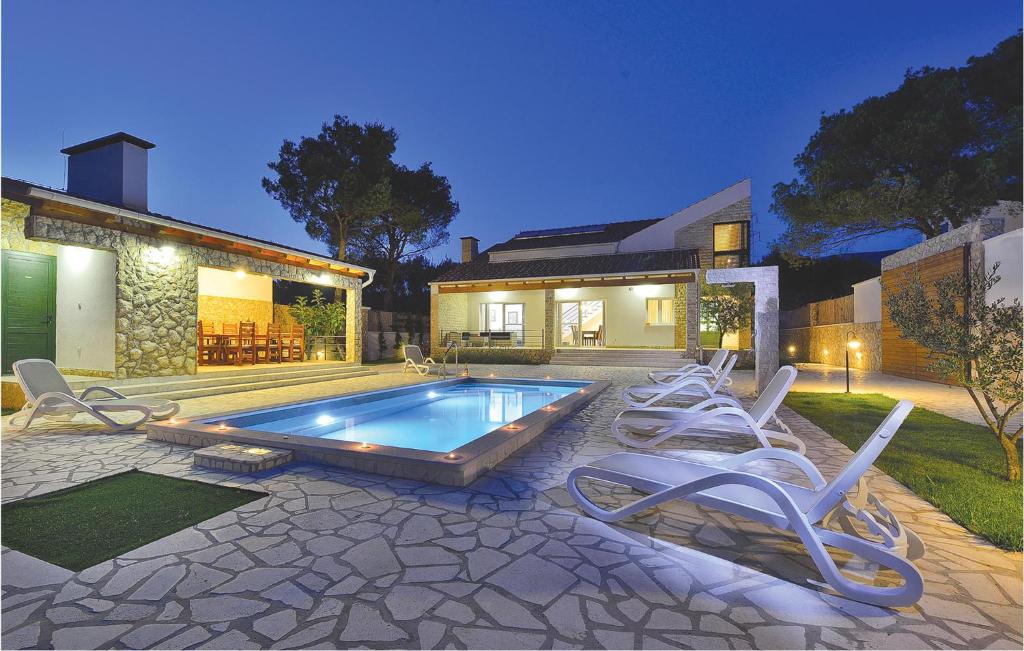 Πισίνα στο ή κοντά στο Holiday Home Sibenik 1