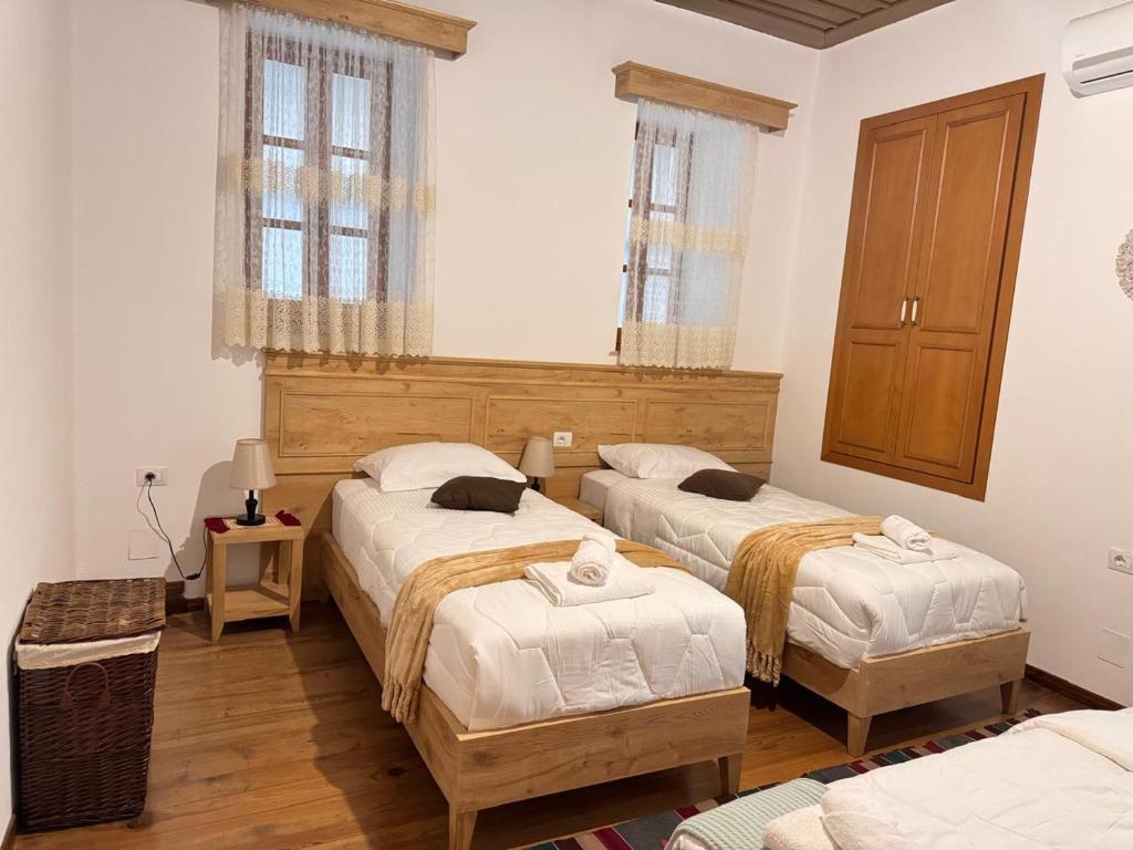 Postel nebo postele na pokoji v ubytování Mezini Guest House