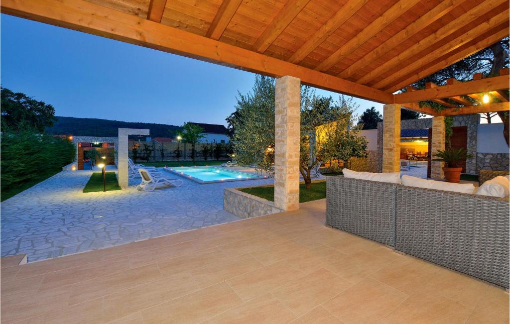 Bazén v ubytovaní Holiday Home Sibenik 58 alebo v jeho blízkosti