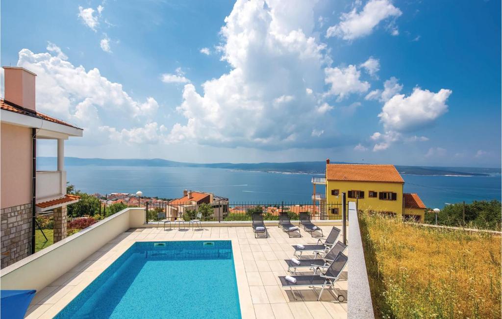 3 Bedroom Nice Apartment In Crikvenica