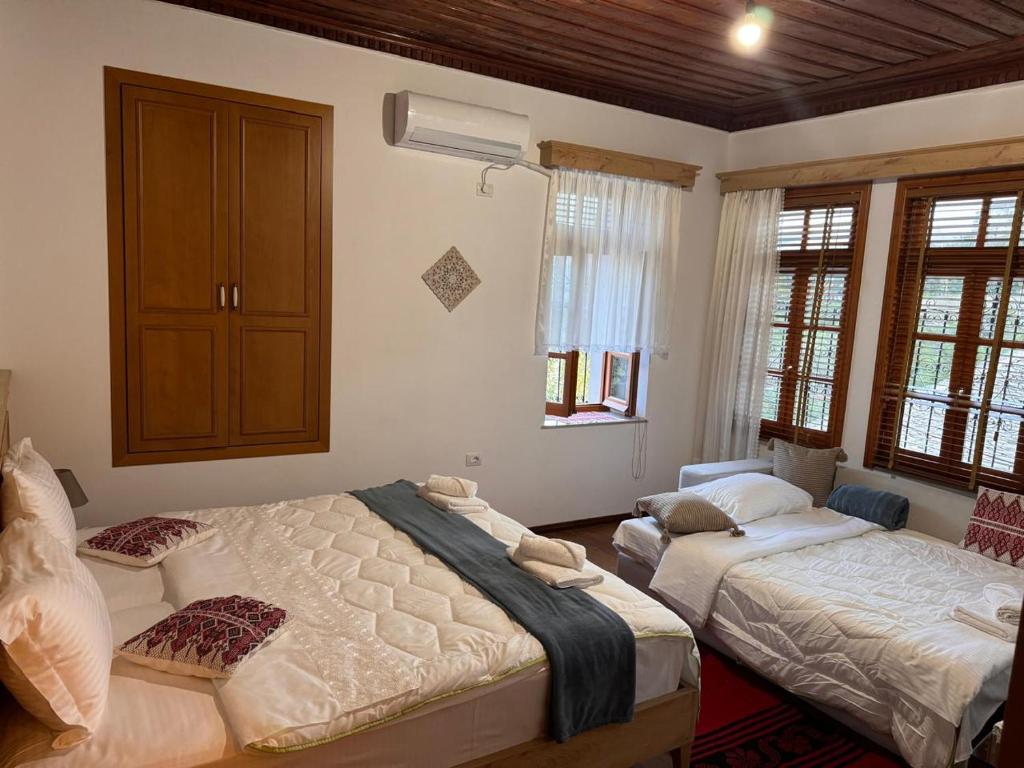Postel nebo postele na pokoji v ubytování Mezini Guest House