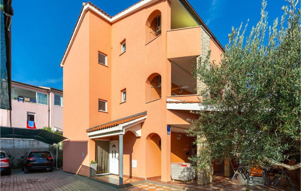 Budova, v ktorej sa apartmán nachádza
