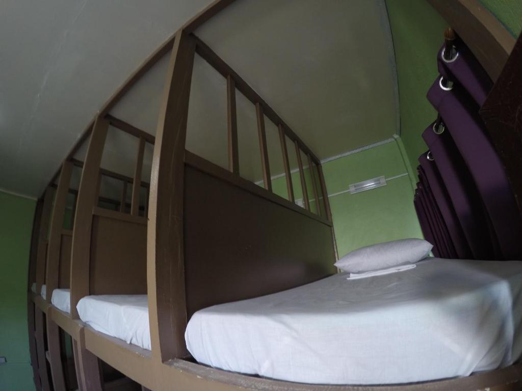 Postel nebo postele na pokoji v ubytování Malapascua Budget Inn MBI DIVE CENTER