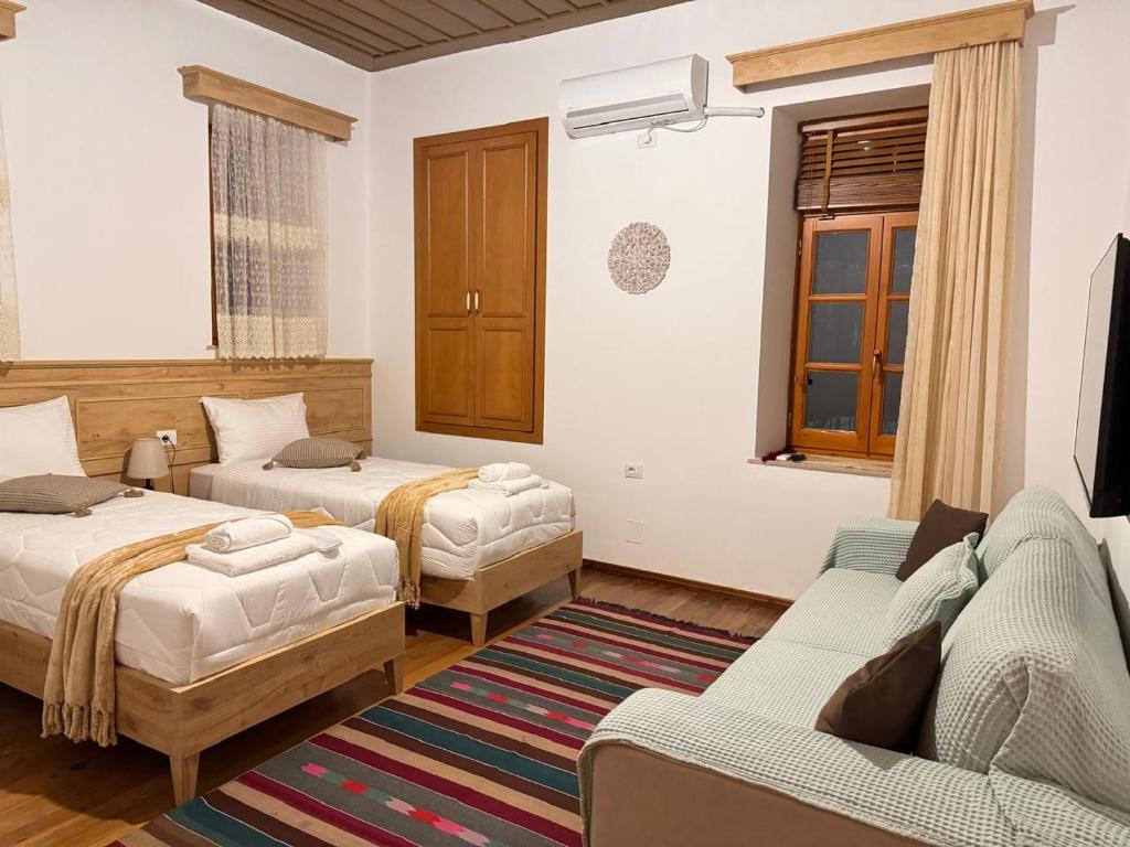 Postel nebo postele na pokoji v ubytování Mezini Guest House