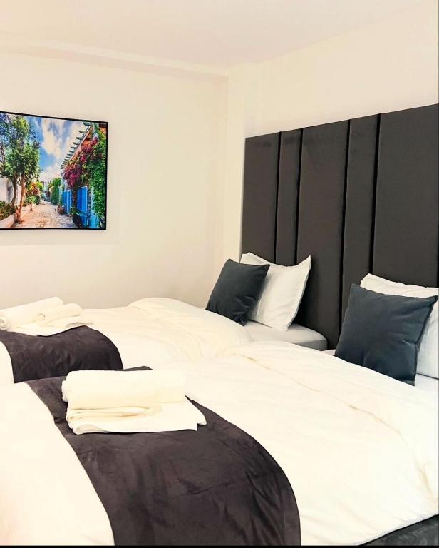 Postel nebo postele na pokoji v ubytování Hotel Europa Prishtina