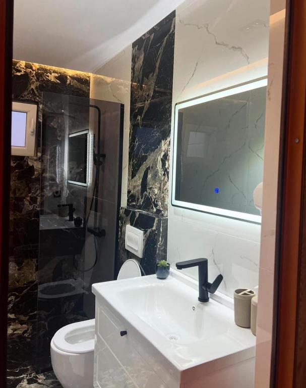 Koupelna v ubytování Hotel Europa Prishtina