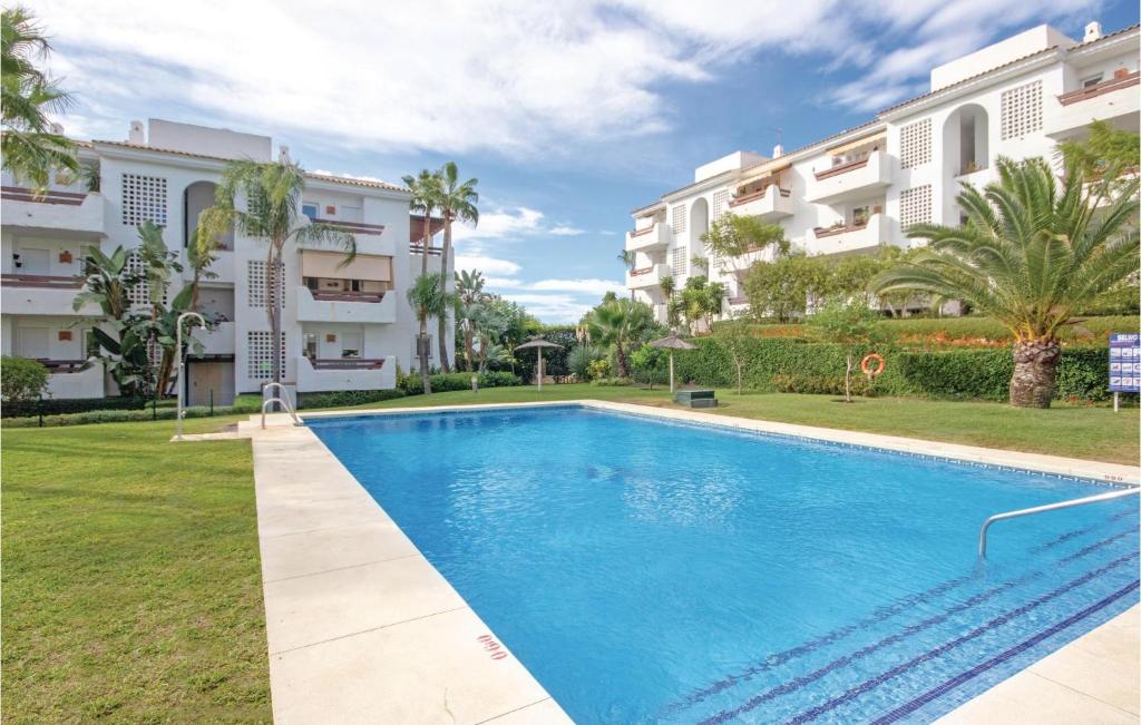 Bazén v ubytování 2 Bedroom Lovely Apartment In Estepona nebo v jeho okolí