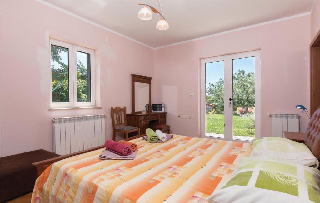 Posteľ alebo postele v izbe v ubytovaní Beautiful Home In Liznjan With Sauna