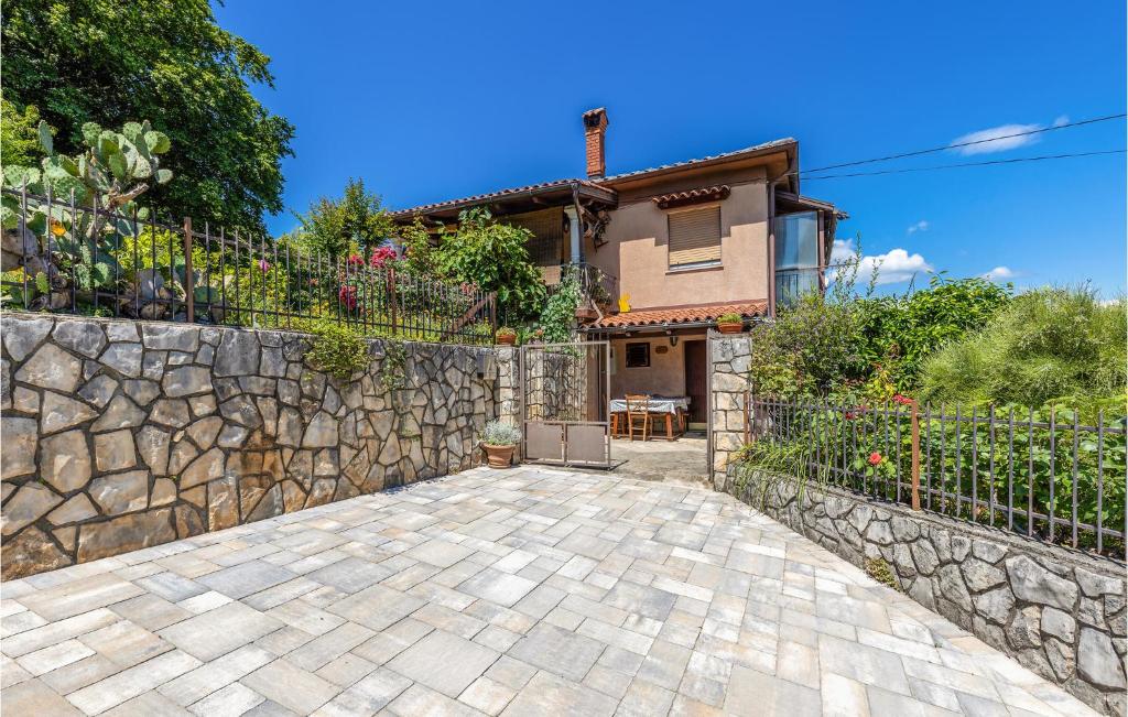 1 Bedroom Stunning Apartment In Lovran