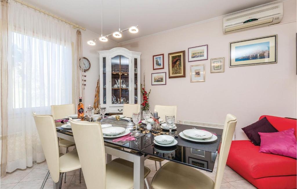 Posedenie v ubytovaní 3 Bedroom Stunning Home In Kastav