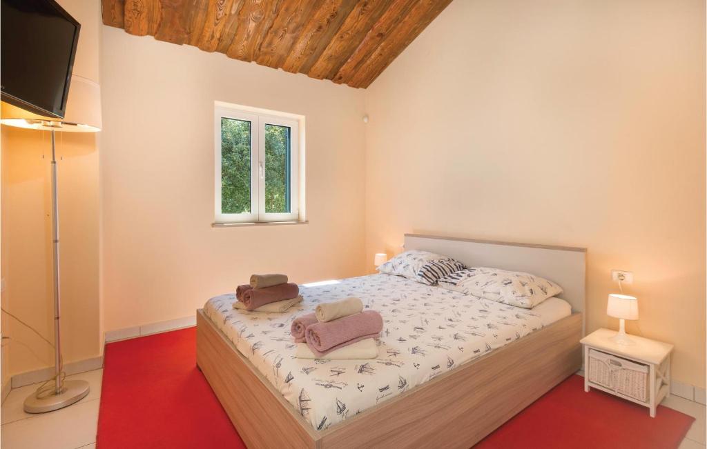 Posteľ alebo postele v izbe v ubytovaní Beautiful Home In Liznjan With Sauna