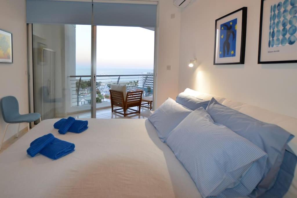 Awesome Sea & Marina View City Center 1 Bdr Flat