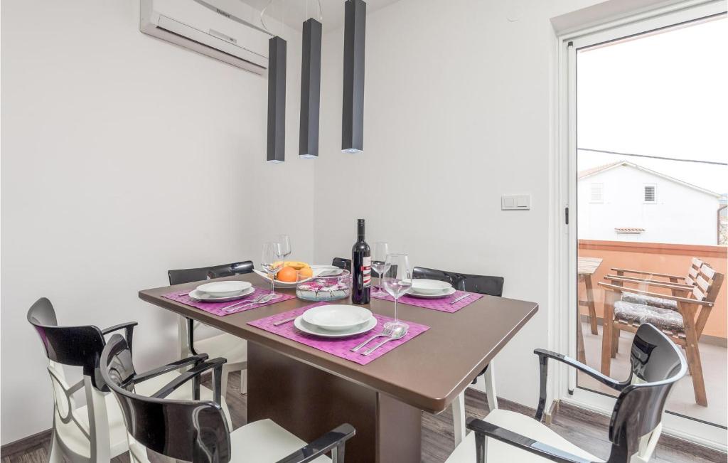 Fotografia z galérie ubytovania 3 Bedroom Awesome Apartment In Kampor v destinácii Kampor