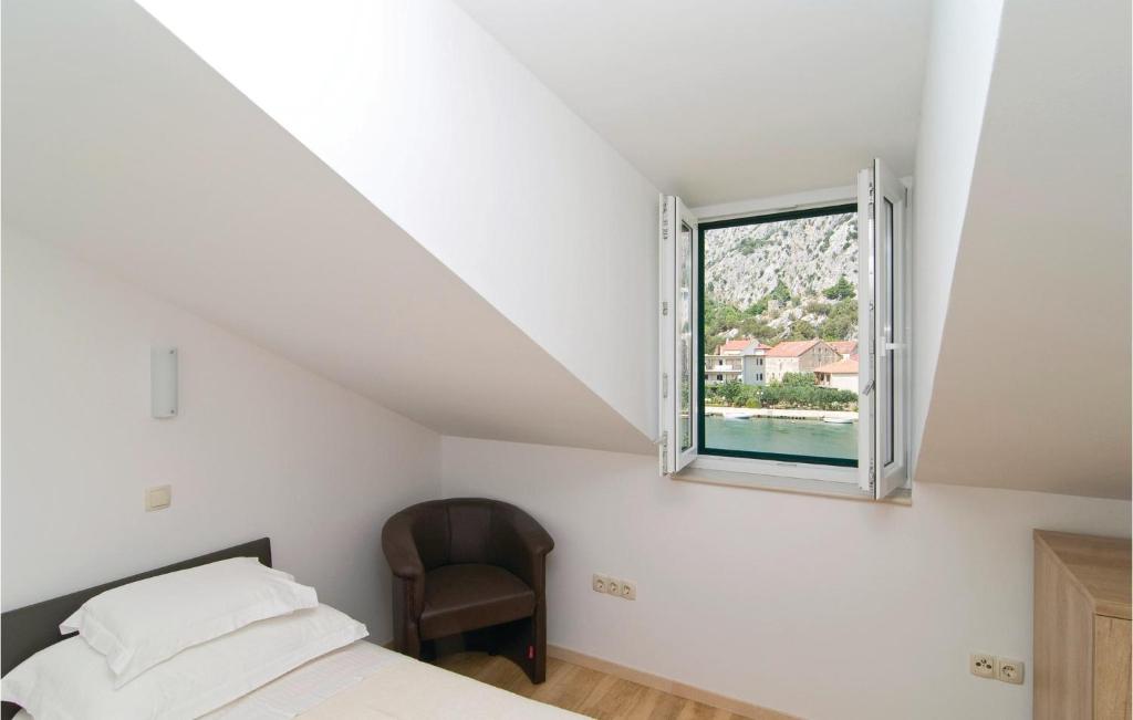 Posteľ alebo postele v izbe v ubytovaní 3 Bedroom Lovely Apartment In Omis