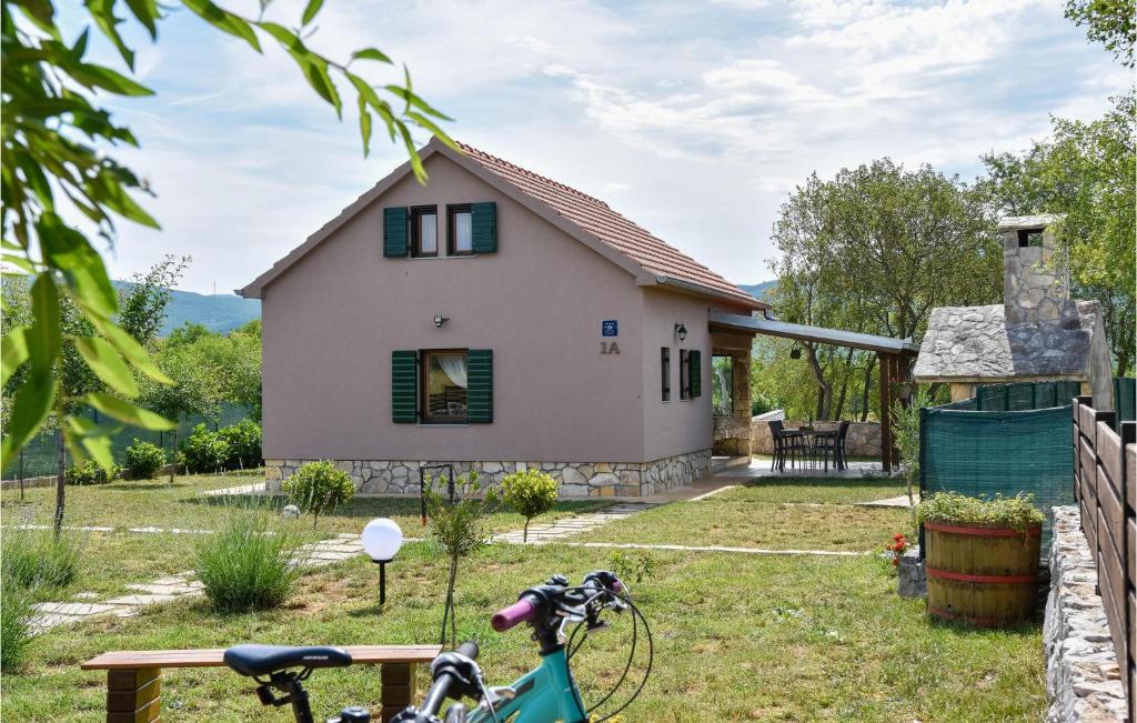 Vonkajšia záhrada v ubytovaní 2 Bedroom Beautiful Home In Trilj