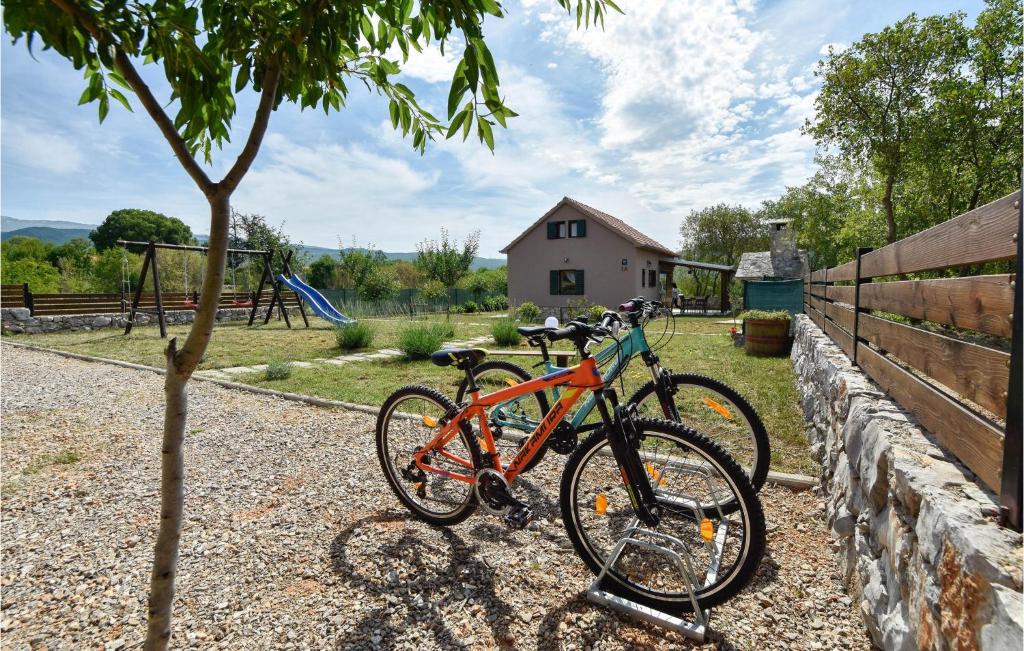 Jazda na bicykli v okolí ubytovania 2 Bedroom Beautiful Home In Trilj