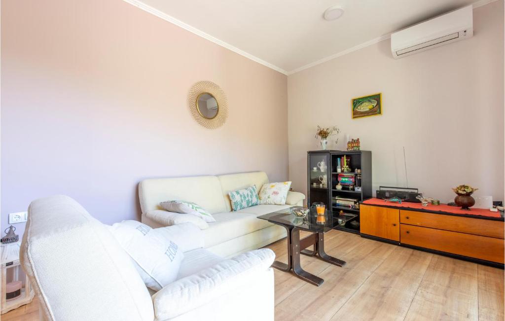 TV a/nebo společenská místnost v ubytování Holiday Home Gata Bb Iv