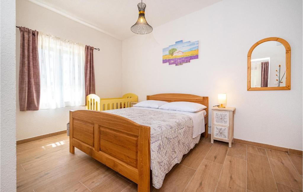 Posteľ alebo postele v izbe v ubytovaní Cozy Home In Drage With Jacuzzi