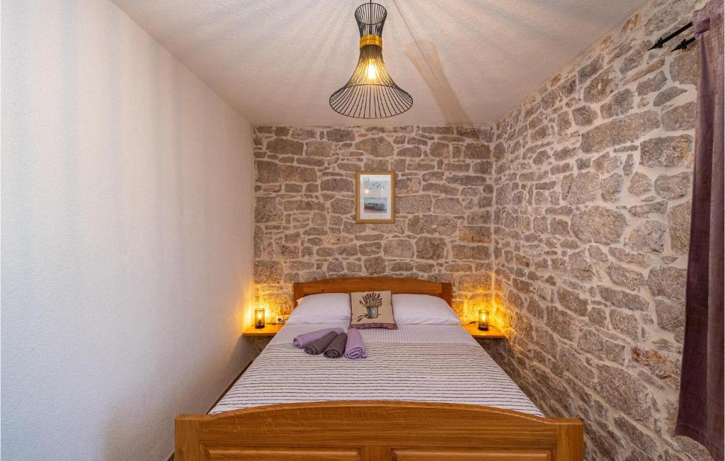 Posteľ alebo postele v izbe v ubytovaní Cozy Home In Drage With Jacuzzi