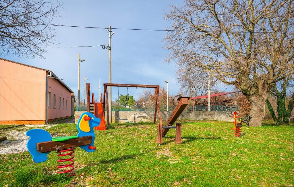 Herní místnost nebo prostor pro děti v ubytování Beautiful Home In Orbanici With Wifi