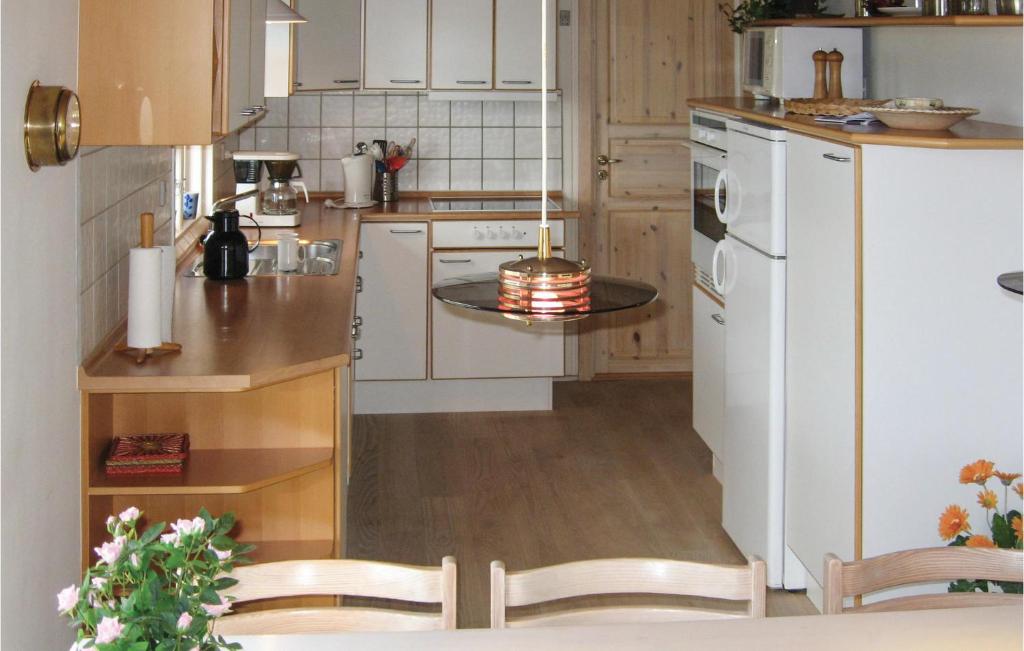 Kuchyň nebo kuchyňský kout v ubytování Holiday Home Fyrmarken Hvide Sande Iii