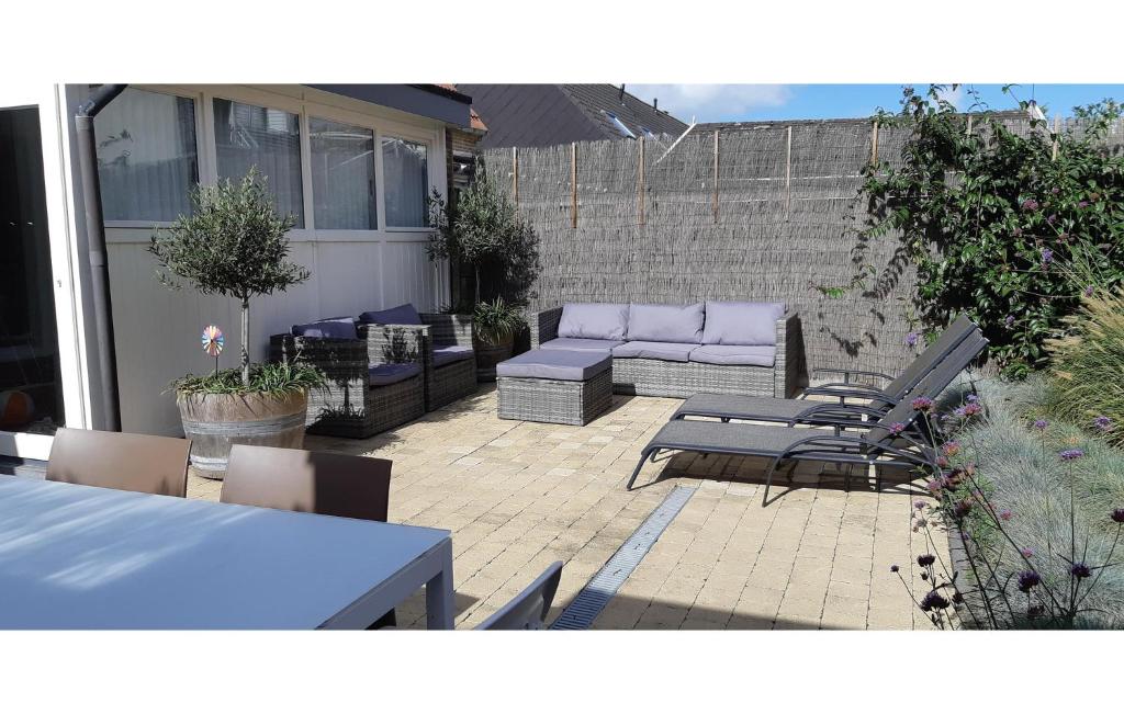 Posezení v ubytování 3 Bedroom Pet Friendly Home In Bredene