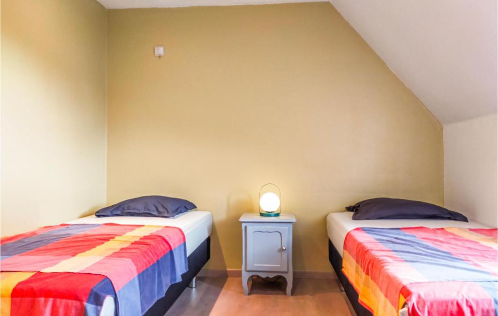 Postel nebo postele na pokoji v ubytování 3 Bedroom Pet Friendly Home In Bredene