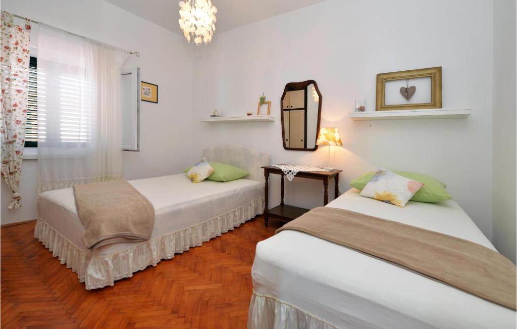 Postel nebo postele na pokoji v ubytování Apartment Stara Riva L-531