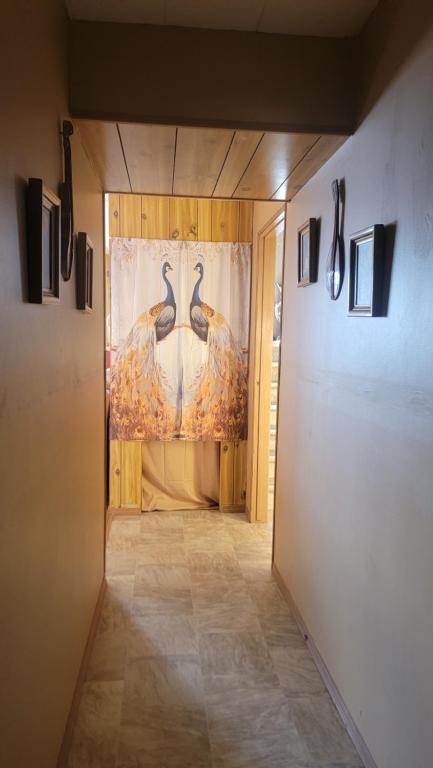 Fotografie z fotogalerie ubytování Charming - 2 bedrooms suite, 1 full bath & family room v destinaci Kamloops