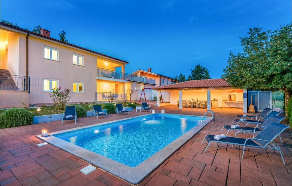 Stunning Home In Pazin