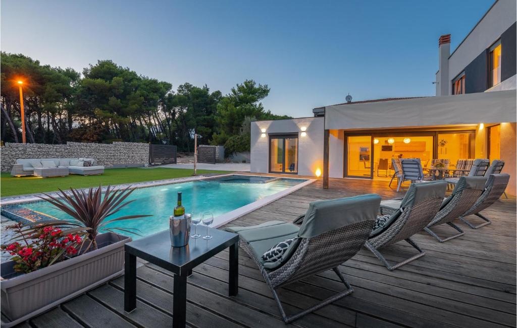 Πισίνα στο ή κοντά στο Nice Home In Medulin With Jacuzzi